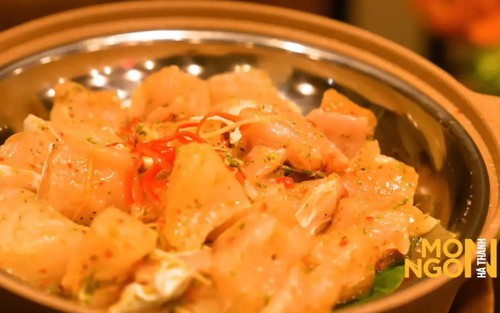 Lăng ngư xông mỹ vị: Nghệ thuật xông hơi hòa quyện hương thảo mộc, giữ trọn vị ngọt trong từng thớ cá