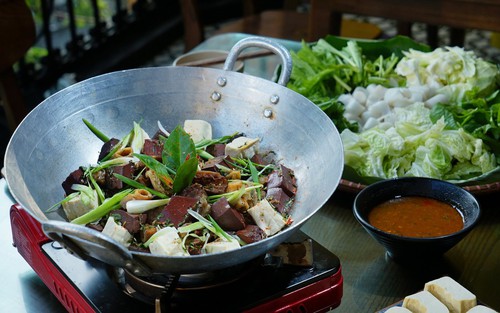 Từ chảo thắng cố nghi ngút khói đến nồi lẩu nức tiếng phố cổ vẫn giữ trọn hương thơm của gia vị vùng cao