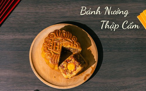 Bánh Trung thu cổ truyền: Gần 4 thập kỷ giữ trọn vị xưa từ khuôn gỗ, tạo nên thức quà lưu giữ những mùa trăng