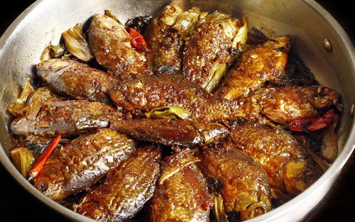 Cá diếc kho tương: Món ăn dân dã gợi nhớ bữa cơm nhà, ngon nhất vào mùa cá đẻ trứng