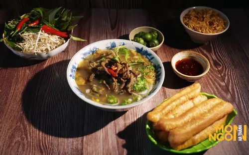 Miến lươn Phủ Doãn: 40 năm giữ công thức truyền thống, món ngon Hà thành gây thương nhớ từ nước dùng nấu bằng xương lươn