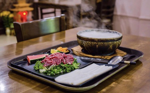 Phở bò bát đá: Giữ trọn hương vị truyền thống, mang đến trải nghiệm thực khách tự hoàn thiện món ăn ngay tại bàn