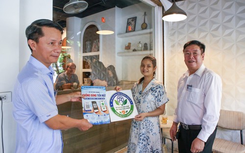 Phường Ngọc Hà ra mắt mô hình "tuyến phố bảo đảm an toàn thực phẩm" gắn với "thanh toán không tiền mặt"